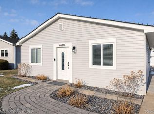 6510 Saline Dr, Waterford, MI