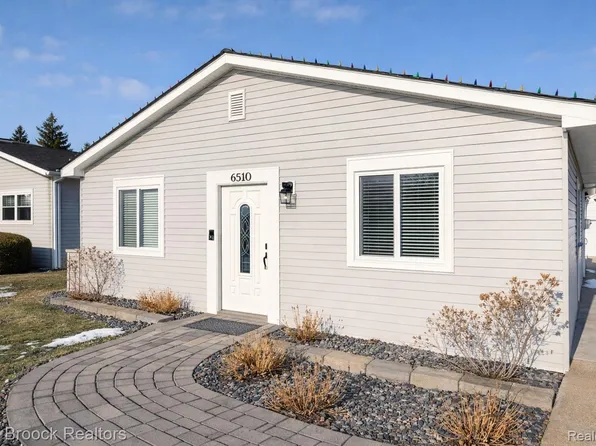 6510 Saline Dr, Waterford, MI 48329