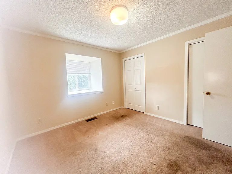 19 Canterbury Ct #1 — Photo 8