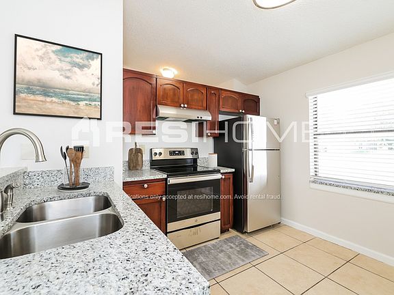 3rd image of 768 Leonardo Ct
