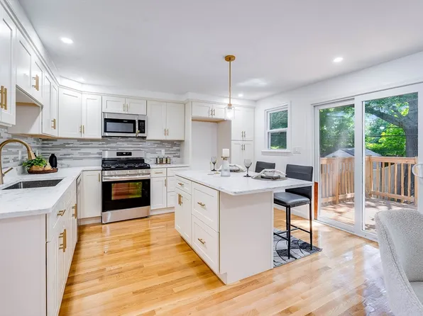 4 Ralston Rd, Hyde Park, MA 02136