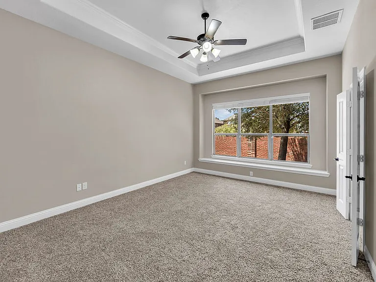 1721 Medina Ln — Photo 30