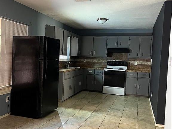 3rd image of 2300 N 32nd St #4