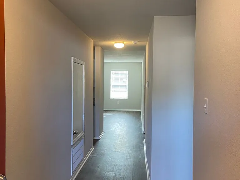 2616 Grant Ln — Photo 4