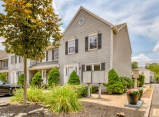 2 Village Ct, Bound Brook, NJ 08805