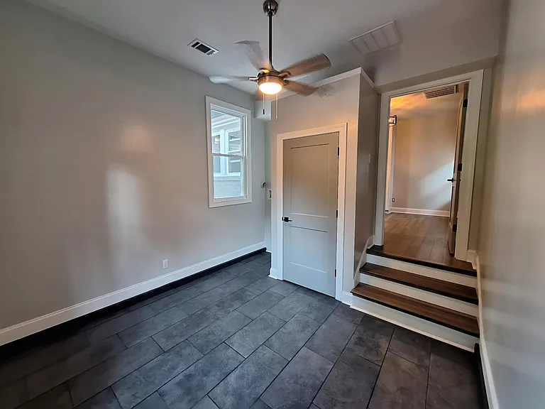 386 Holmes Cir — Photo 16