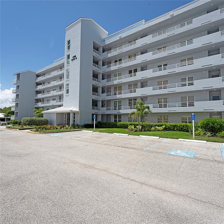 3780 Pinebrook Cir APT 105