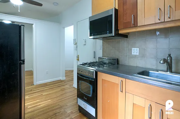 Rented by REZI | media 12