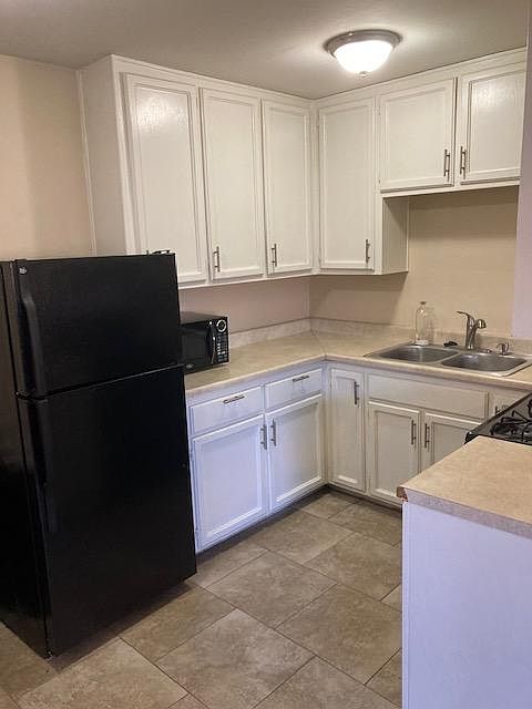 1st image of 221 Treewood St