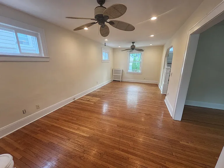 208 Clover St — Photo 4