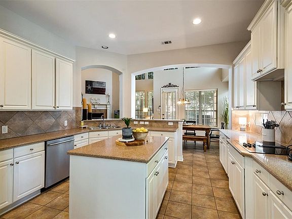 2nd image of 2076 Long Branch Dr