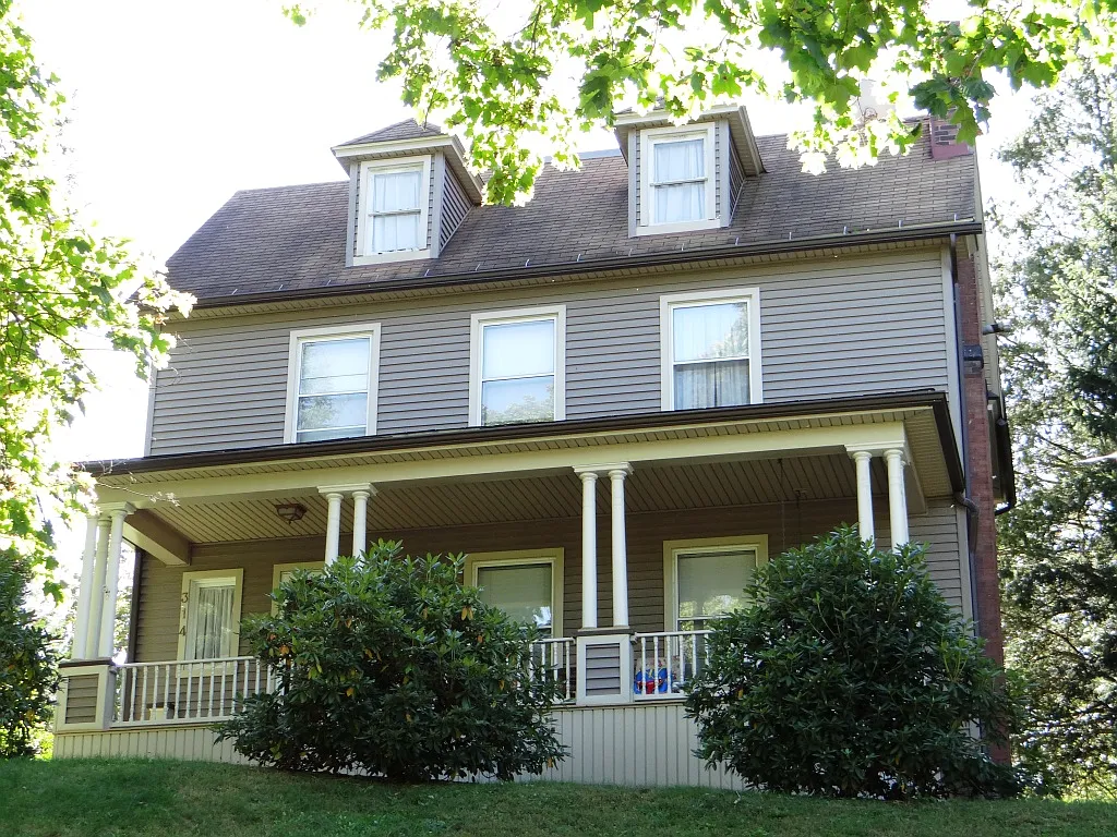 314 Innis St photo 1