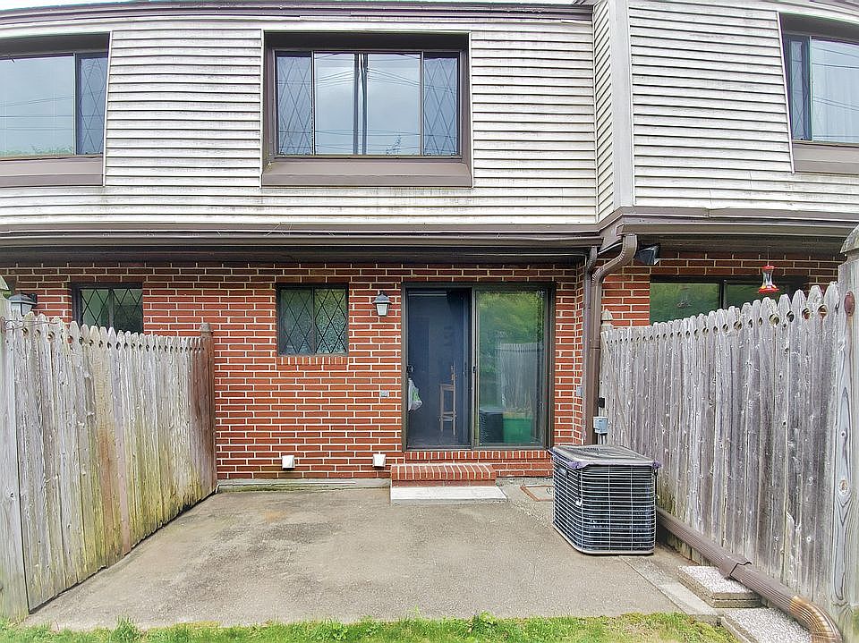 1st image of 427 Farrwood Dr