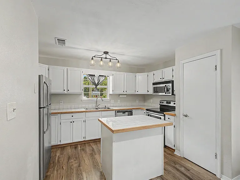 126 Manchester St — Photo 22