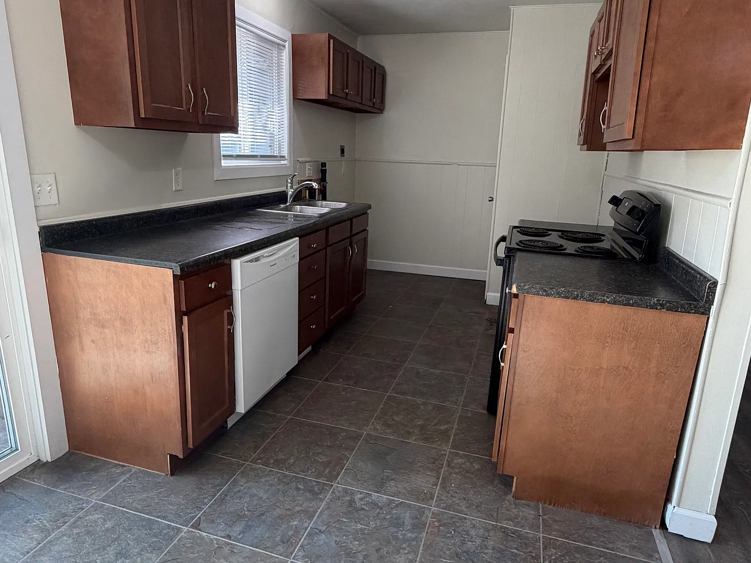 3 bed, 960 sqft, $1,200 — Photo 4