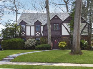 50 Berkshire Rd, Rockville Centre, NY 11570