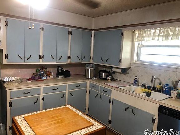 4th image of 305 Kelley St
