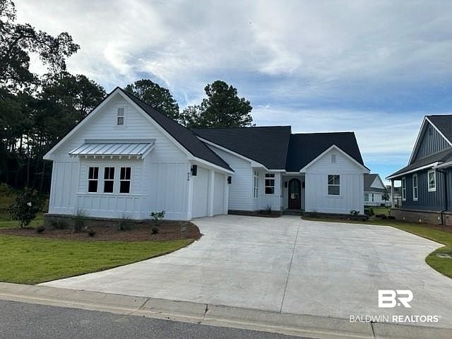 1st image of 828 Geranium Dr