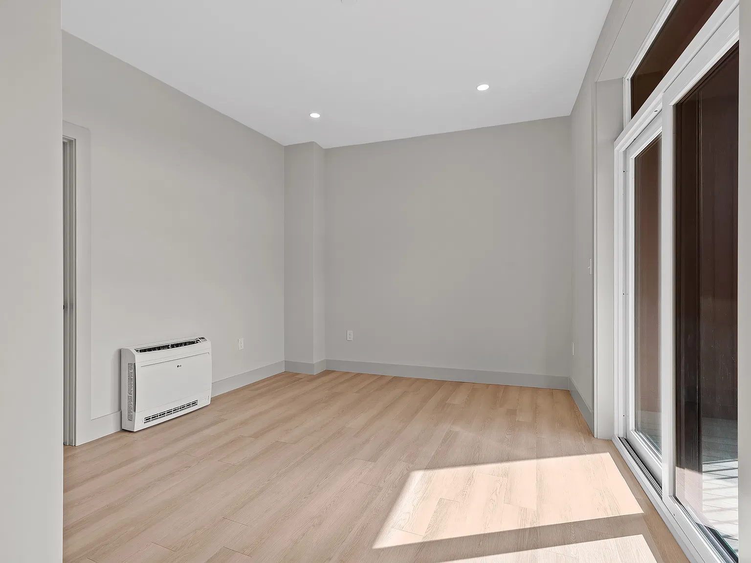 3 bed, 1385 sqft, $4,500 — Photo 4
