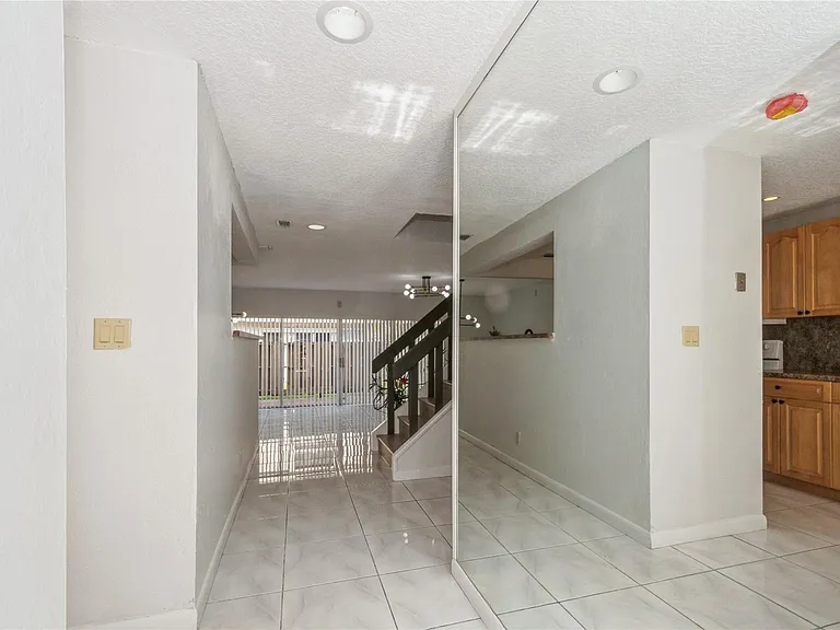 8208 NW 8th Pl — Photo 2