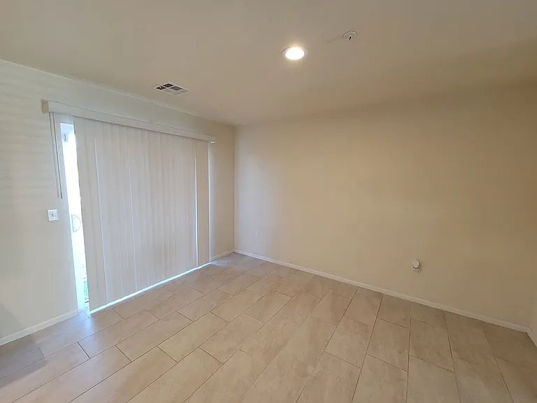 2728 Brighton St — Photo 5
