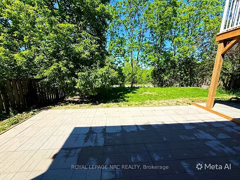 10 Dundas Cres — Photo 13