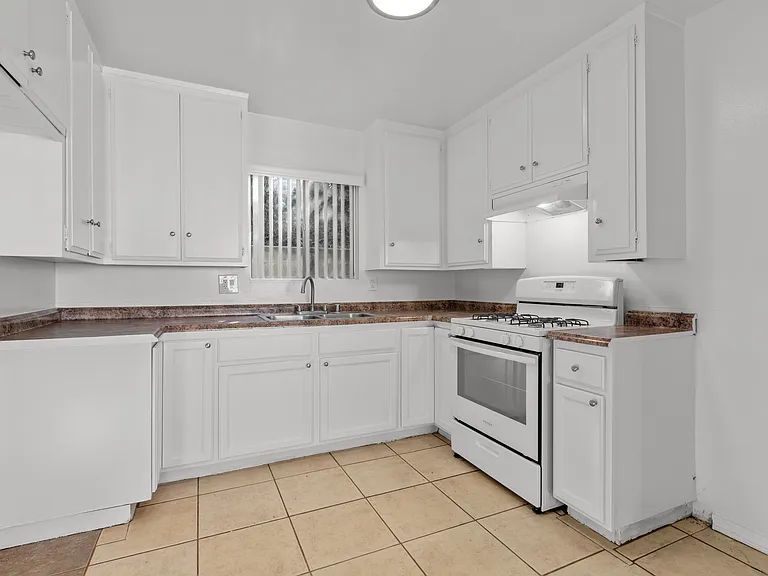 Alburtis Townhomes — Photo 17