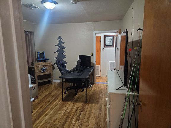 5th image of 404 McCarver Dr