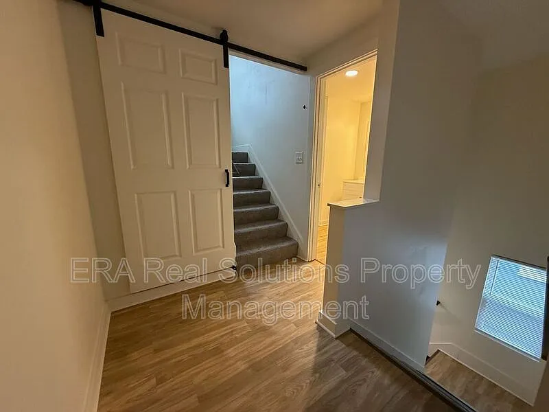 3 bed, 1.5 bath, $1,800 — Photo 4