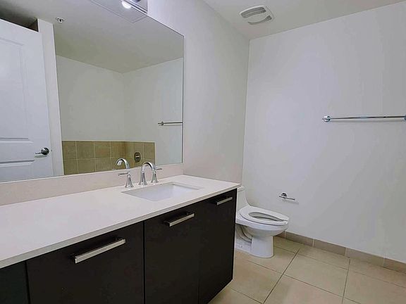 3rd image of 333 NE 24th St APT 609