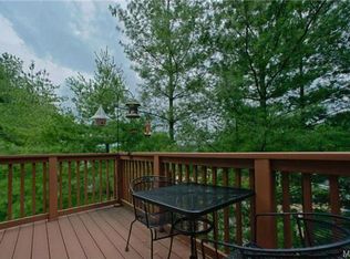 27 Ridgeview Circle Ct, Ballwin, MO 63021