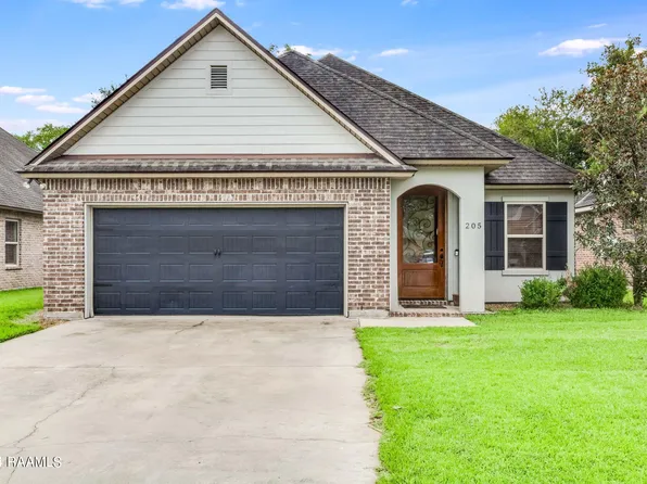 205 Milton Estates Ln, Youngsville, LA 70592