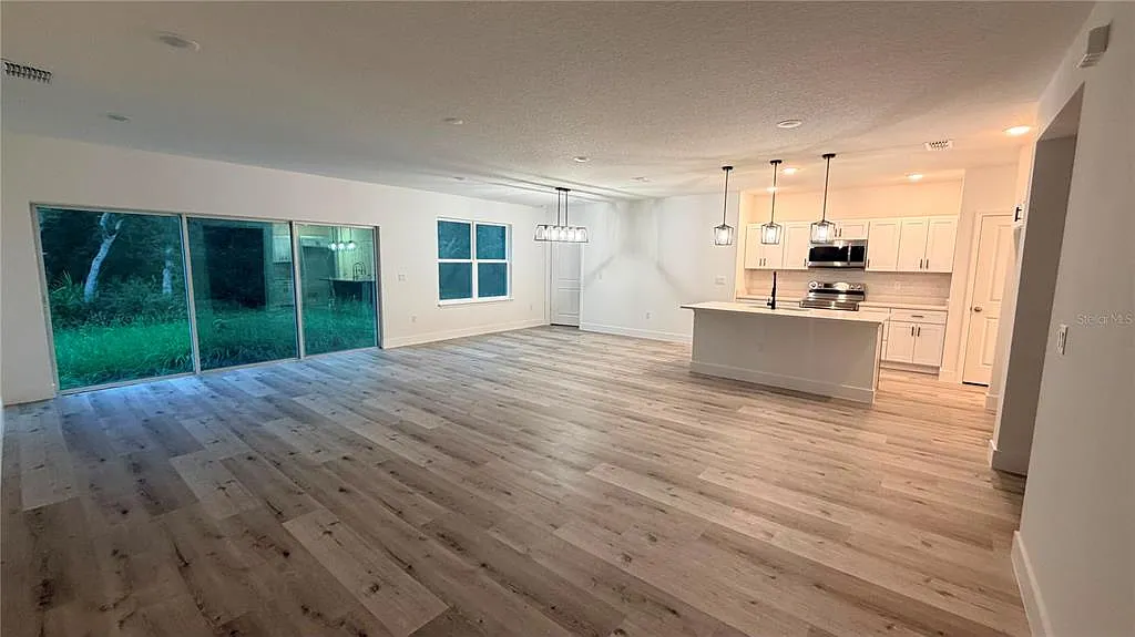 4 bed, 2.0 bath, 1851 sqft, $2,500 — Photo 3