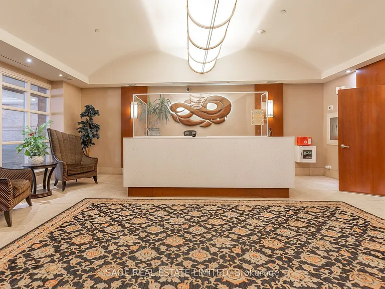 25 George St S #302 — Photo 40