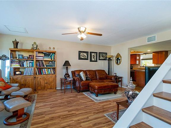 5th image of 637 Gaines St