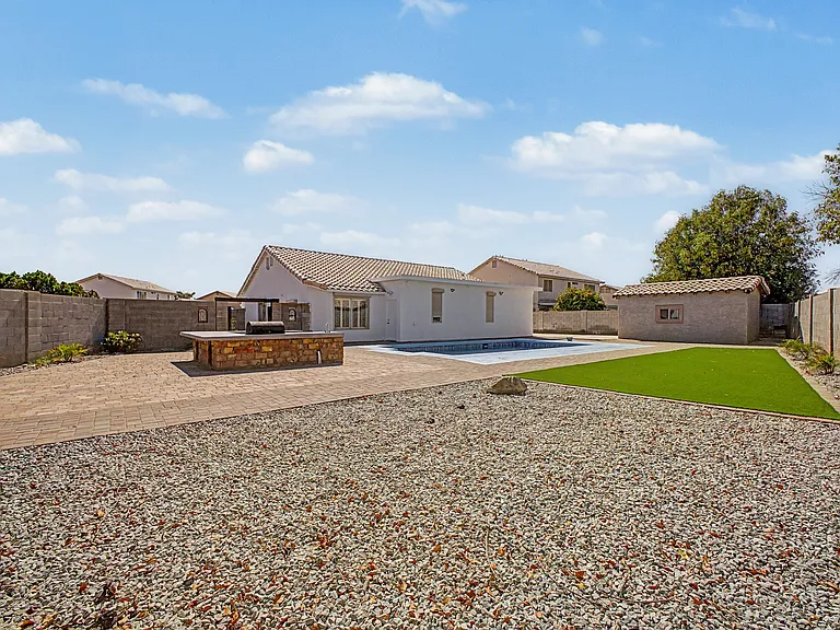 8544 W Holly St — Photo 43