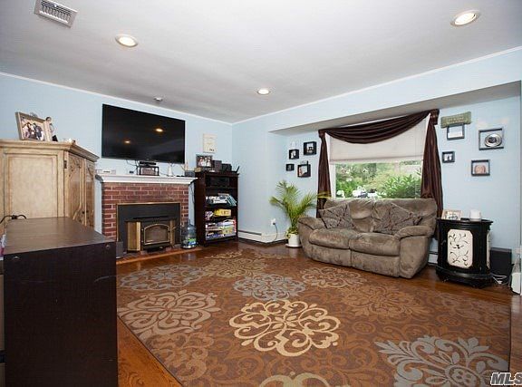 3rd image of 25 Vautrin Ave