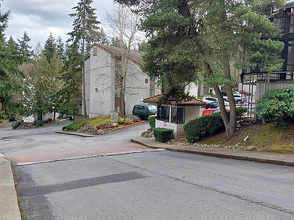 5th image of 10503 NE 32nd Pl APT H102