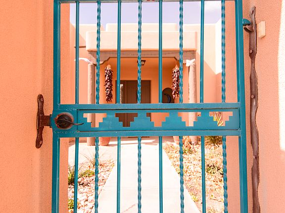 Front Entry / Courtyard