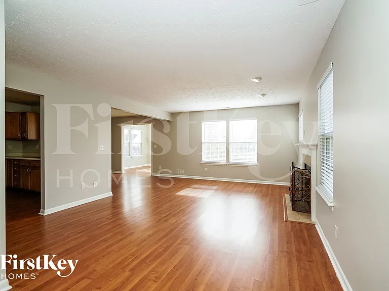 10741 Newgate Ln — Photo 2