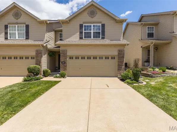 1215 Saltash Ct, Saint Louis, MO 63129