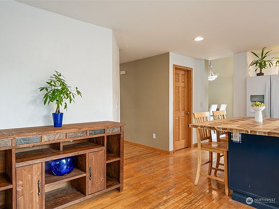 4th image of 7023 76th Drive NE