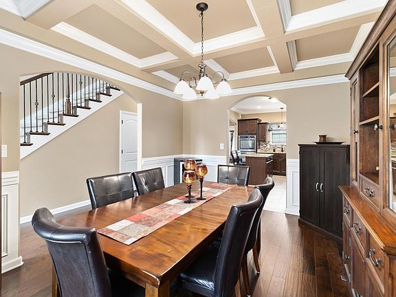 4th image of 2858 McManus Cir