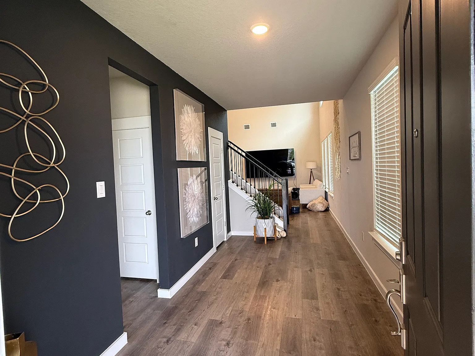4 bed, 2.5 bath, 2550 sqft, $2,700 — Photo 3