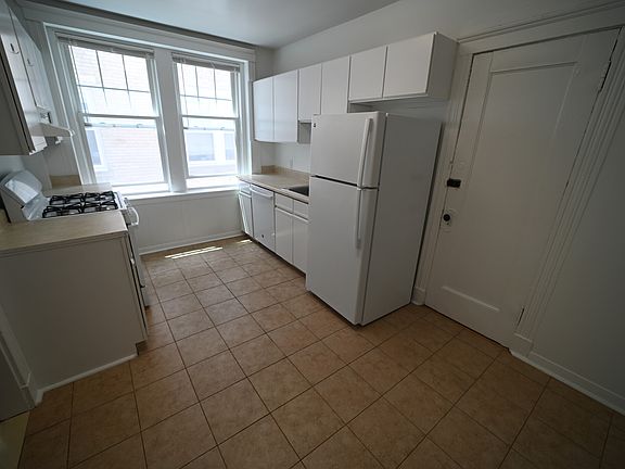 2nd image of 115 Kilsyth Rd APT 2
