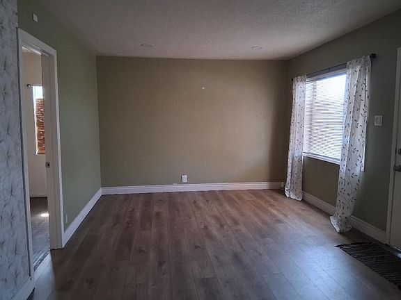 3rd image of 1021 S Vancouver Ave