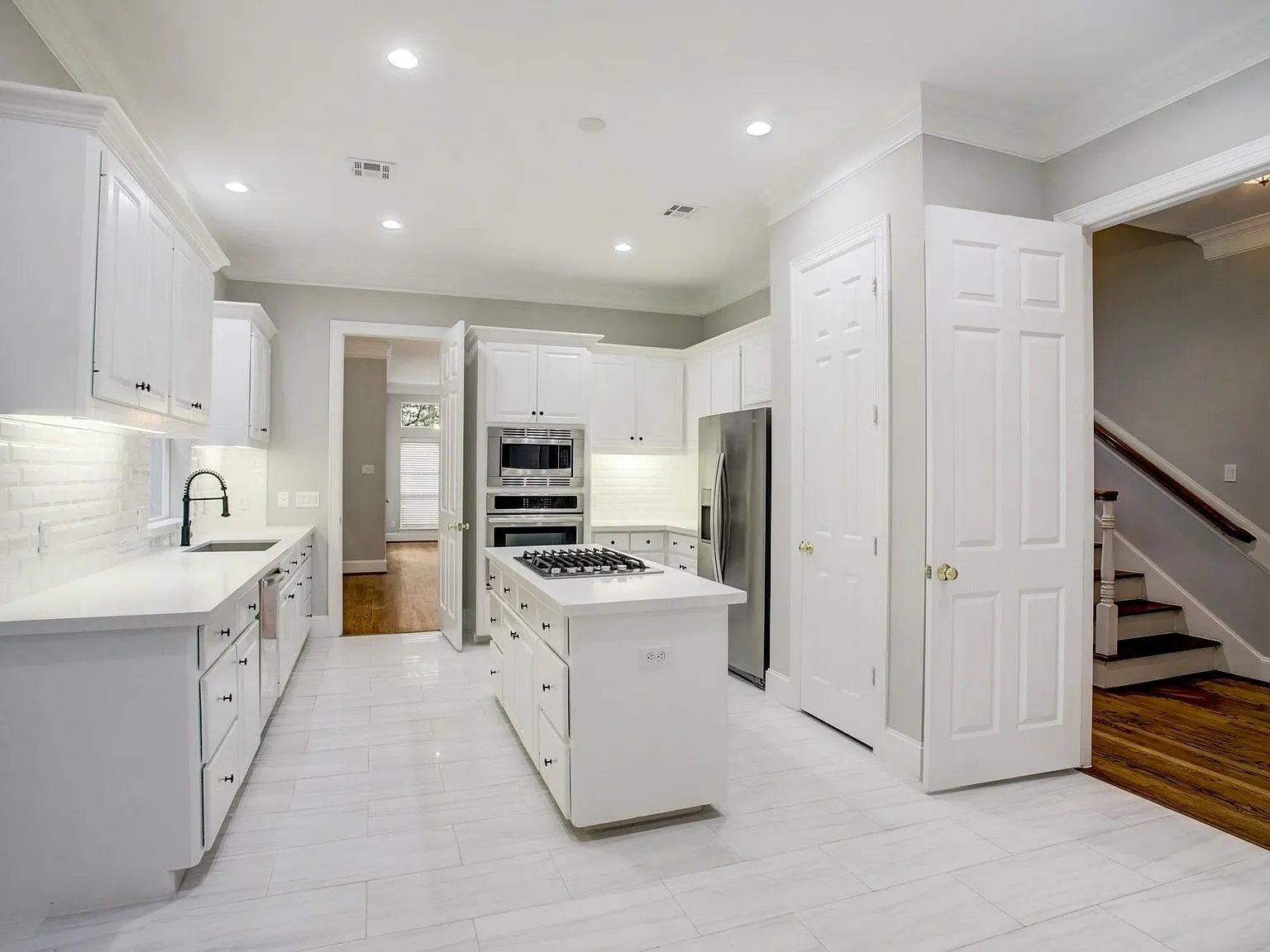 3 bed, 3.5 bath, 2962 sqft, $4,400 — Photo 3