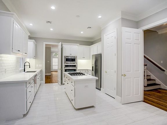 3rd image of 1809 W Clay St