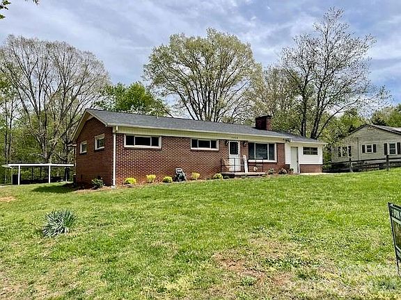 3rd image of 3988 Greenwood Dr