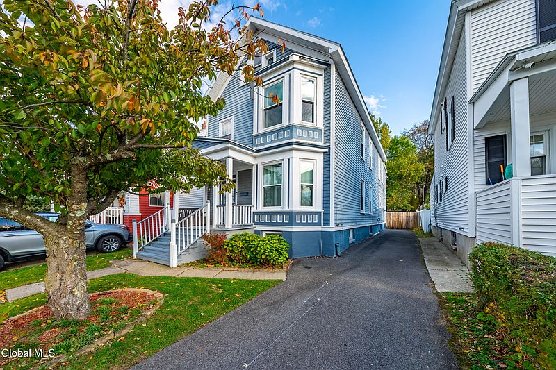 3rd image of 846 7th Avenue